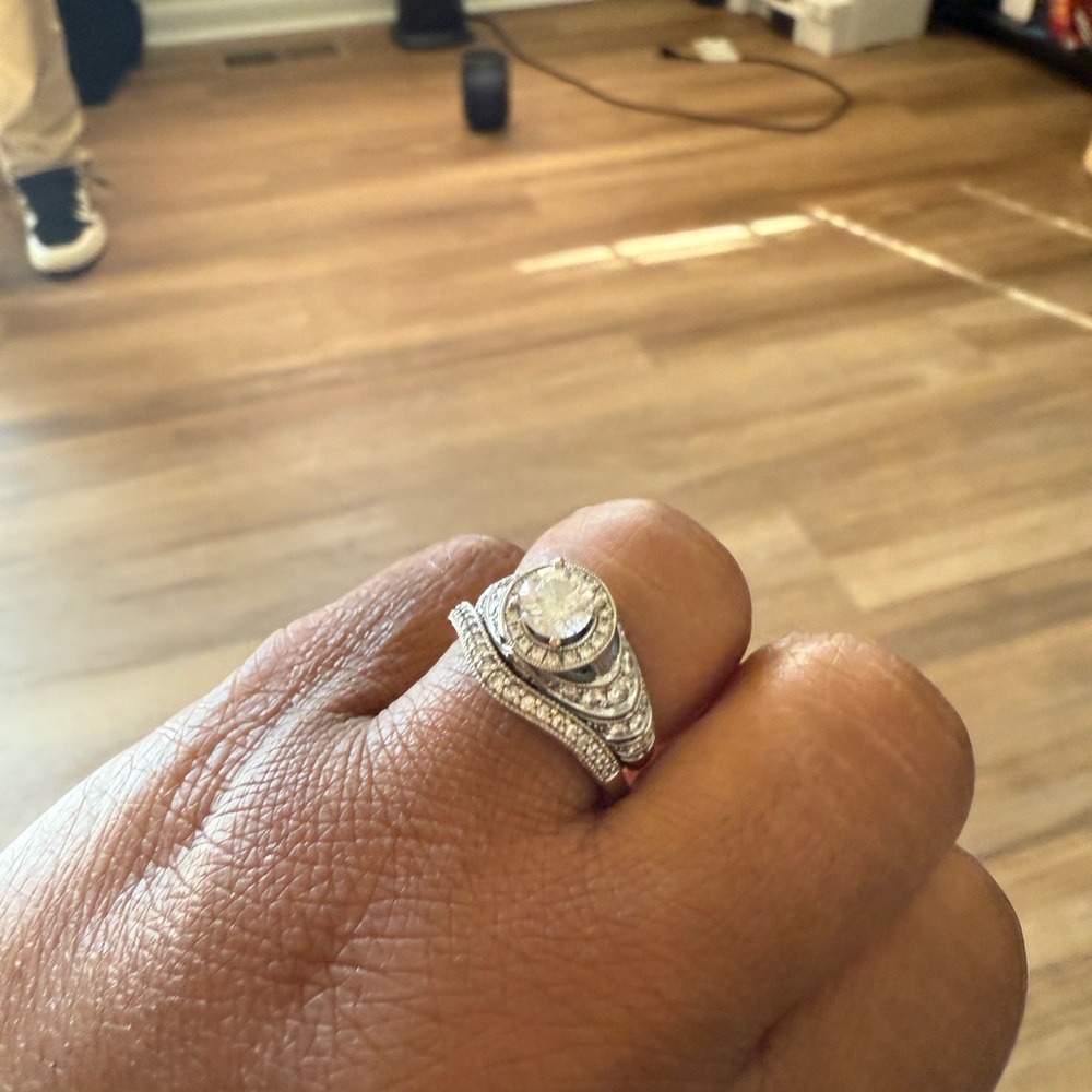 Elegant white gold Women's Ring